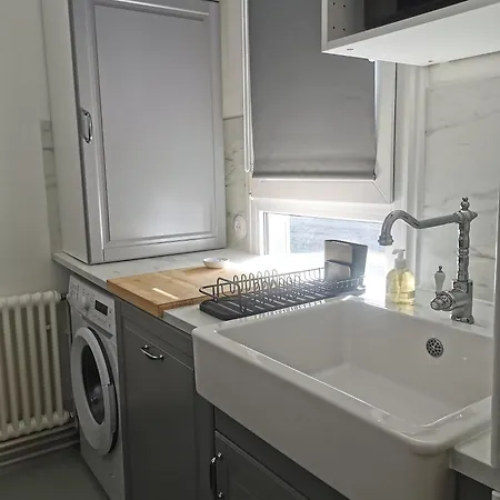 Chez Victor - Proche - *